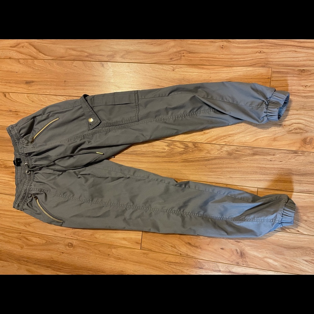 Gray Jaanuu shrubs XS